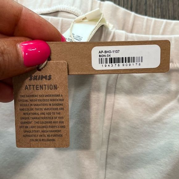 🎉HPx3🎉 Skims Outdoor Short Shorts Bone Size 3X - Picture 2 of 4